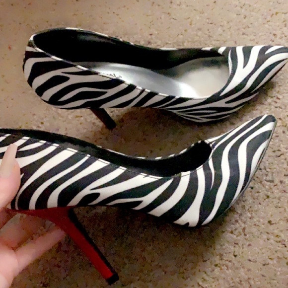 Heels - Picture 2 of 2